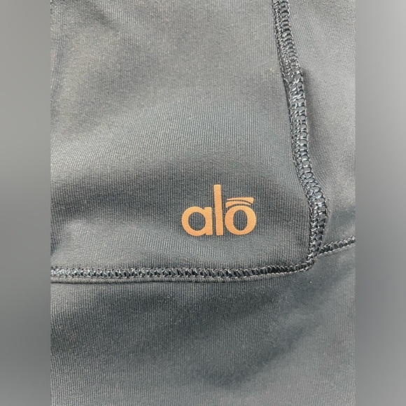 ALO zip Up size M - Picture 7 of 9